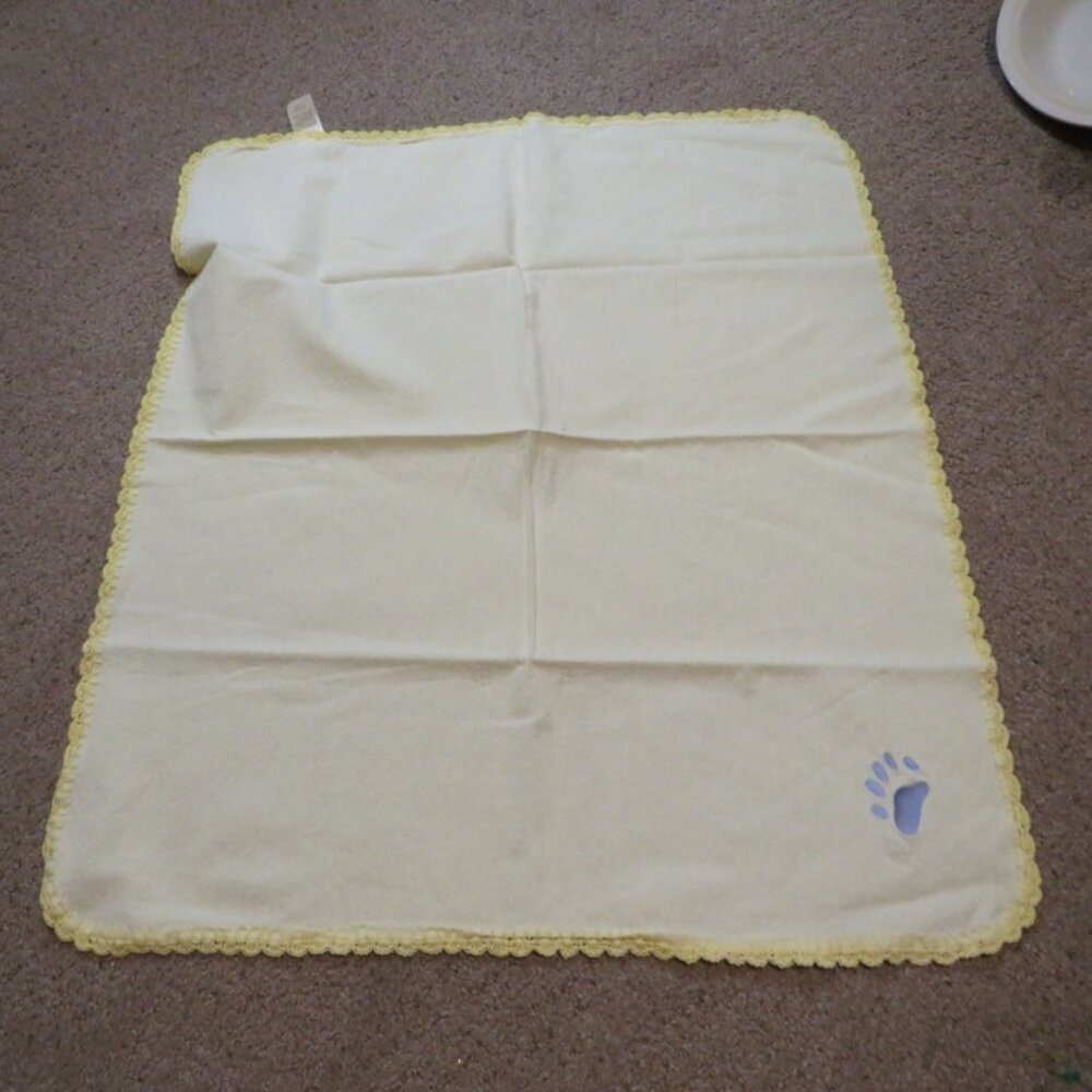 2002 Dolly Inc.Yellow Baby Blanket Crochet Scalloped w embroidered Paw Print